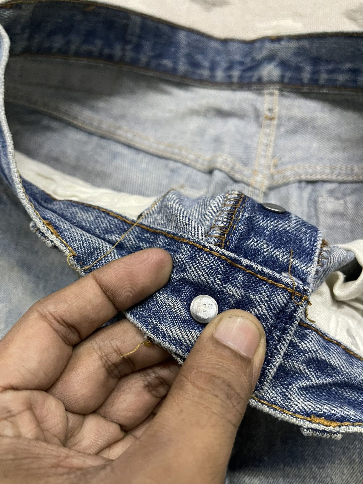 Levi's VINTAGE LEVIS 524 DISTRESSED DENIM JEANS STRAIGHT CUT Size US 30 / EU 46 - 10 Thumbnail