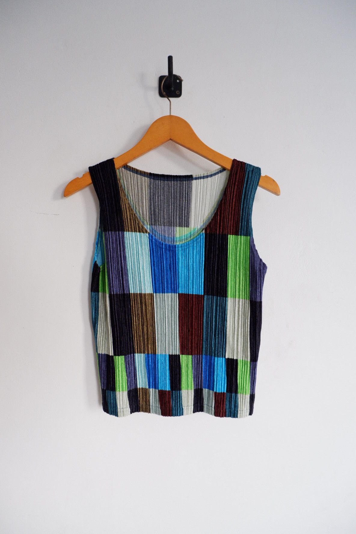 Pleats Please Issey Miyake Issey Miyake Pleats Multicolor Cropped Tanktop Size M / US 6-8 / IT 42-44 - 1 Thumbnail