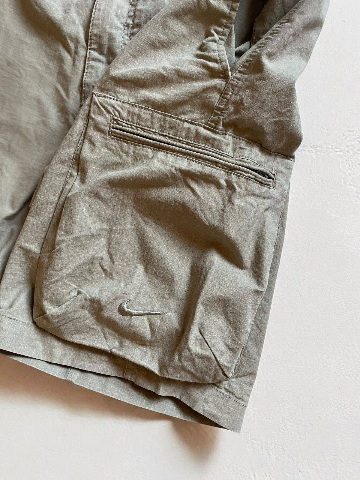 Nike × Vintage OFFER!🫵🏻 NIKE VINTAGE CARGO MILITARY SHORTS SWOOSH BEIGE Size US 34 / EU 50 - 2 Thumbnail