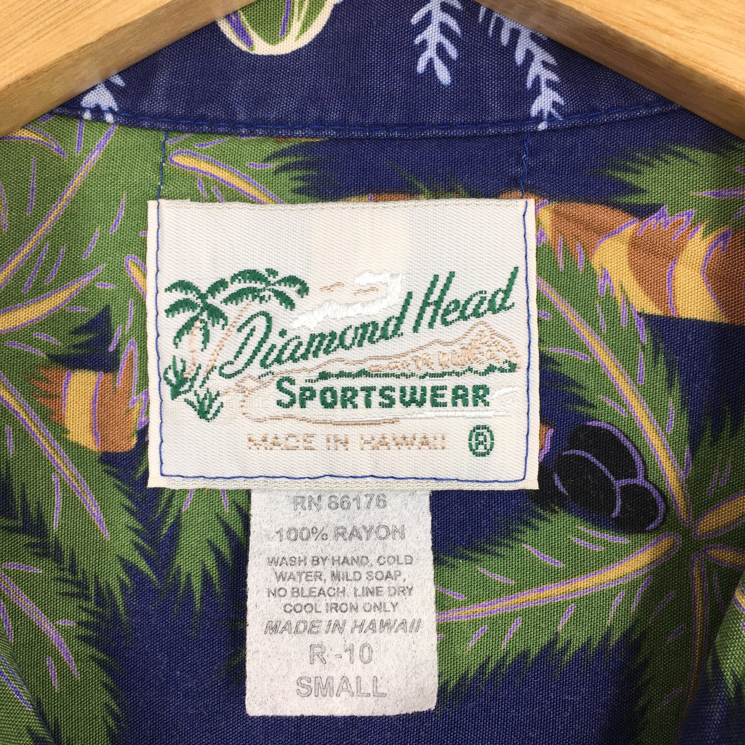 Diamond Head Vintage Diamond Head Sportswear Surfing Beach Shirt Small Size US S / EU 44-46 / 1 - 5 Thumbnail