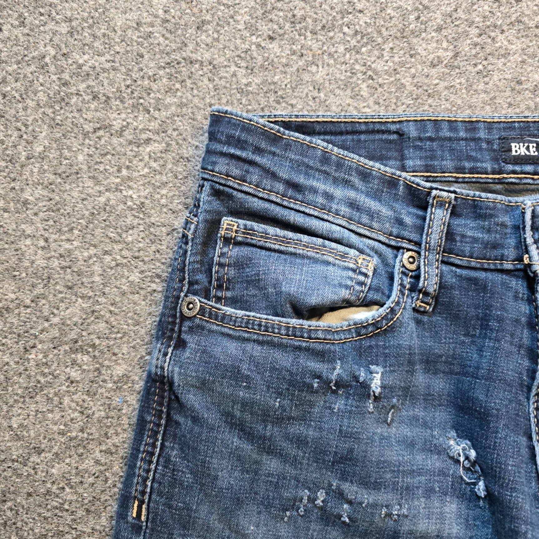 Vintage **Buckle Mid Rise Tapered Jeans Mens Blue 30x32** User: **Buckle Tapered Mid Rise Jeans Mens Blue 30x32** Size 30" / US 8 / IT 44 - 3 Thumbnail