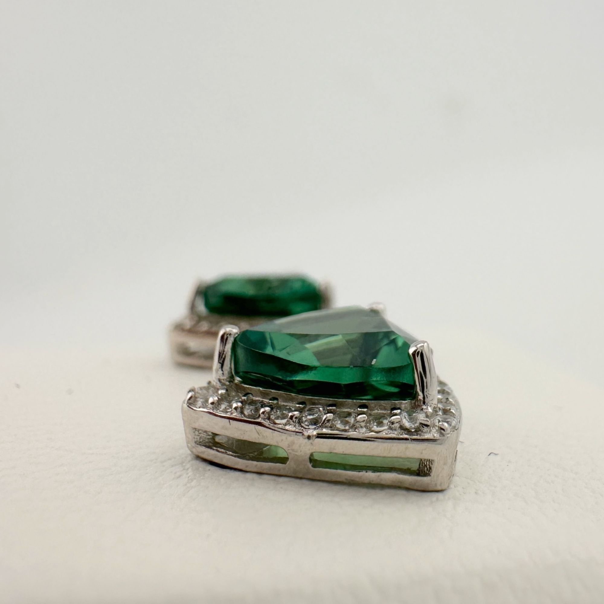 Other Trillion Cut 6.30 Ct Lab Created Color Changing Pariaba Gems Size ONE SIZE - 9 Thumbnail