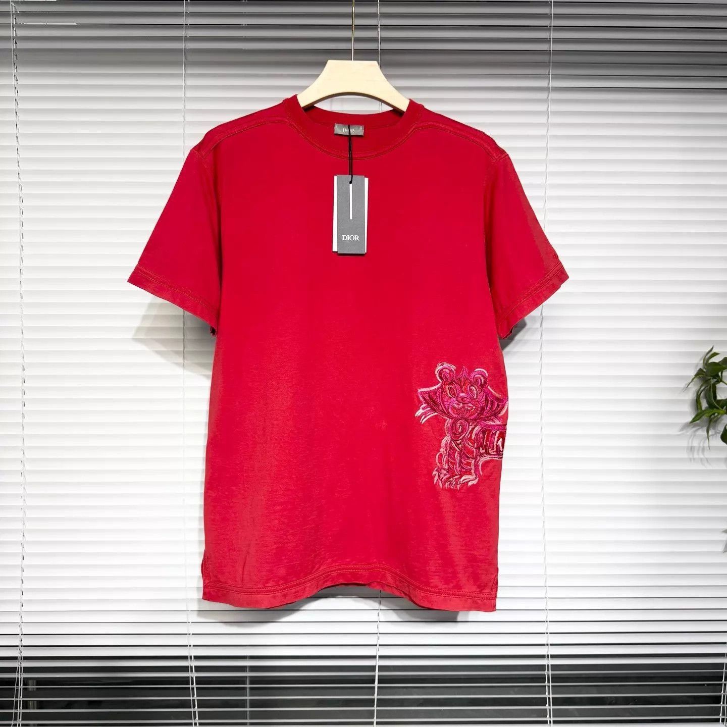 Dior Red Short Sleeve Embroidered Animal T-Shirt Size US S / EU 44-46 / 1 - 1 Thumbnail