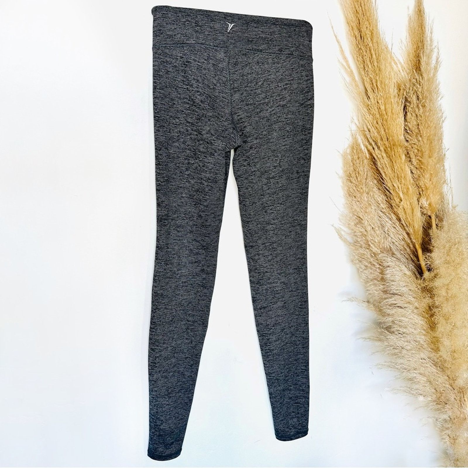 Old Navy 2 OLD NAVY Grey Black Stripe Geometric High Rise Leggings Size 27" / US 4 / IT 40 - 11 Thumbnail