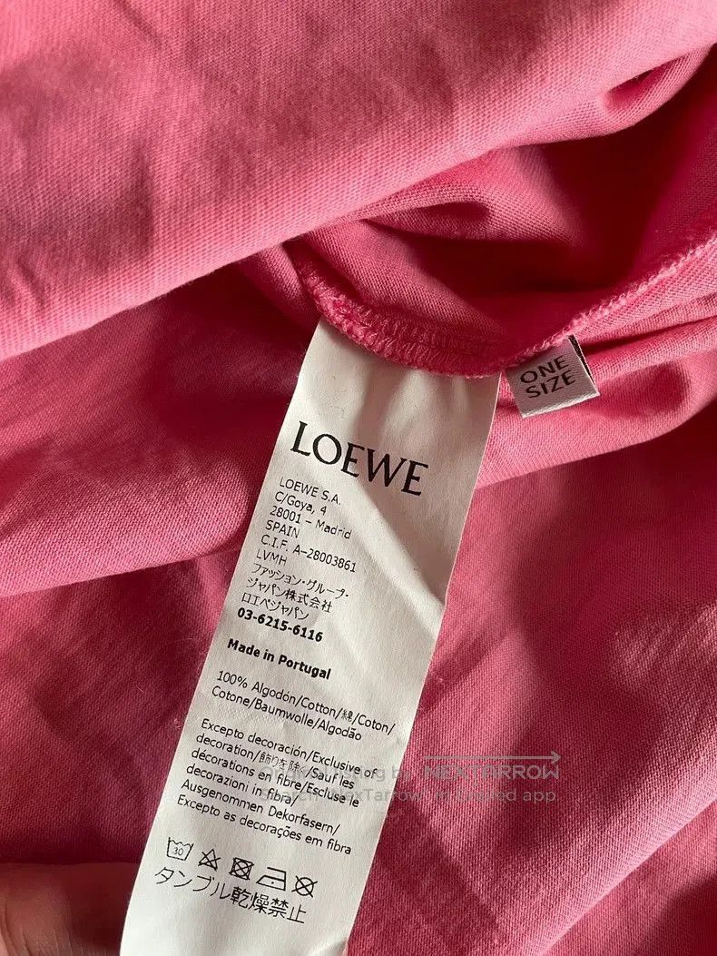 Loewe oversize graphic t-shirt in vibrant pink. Size US M / EU 48-50 / 2 - 6 Thumbnail