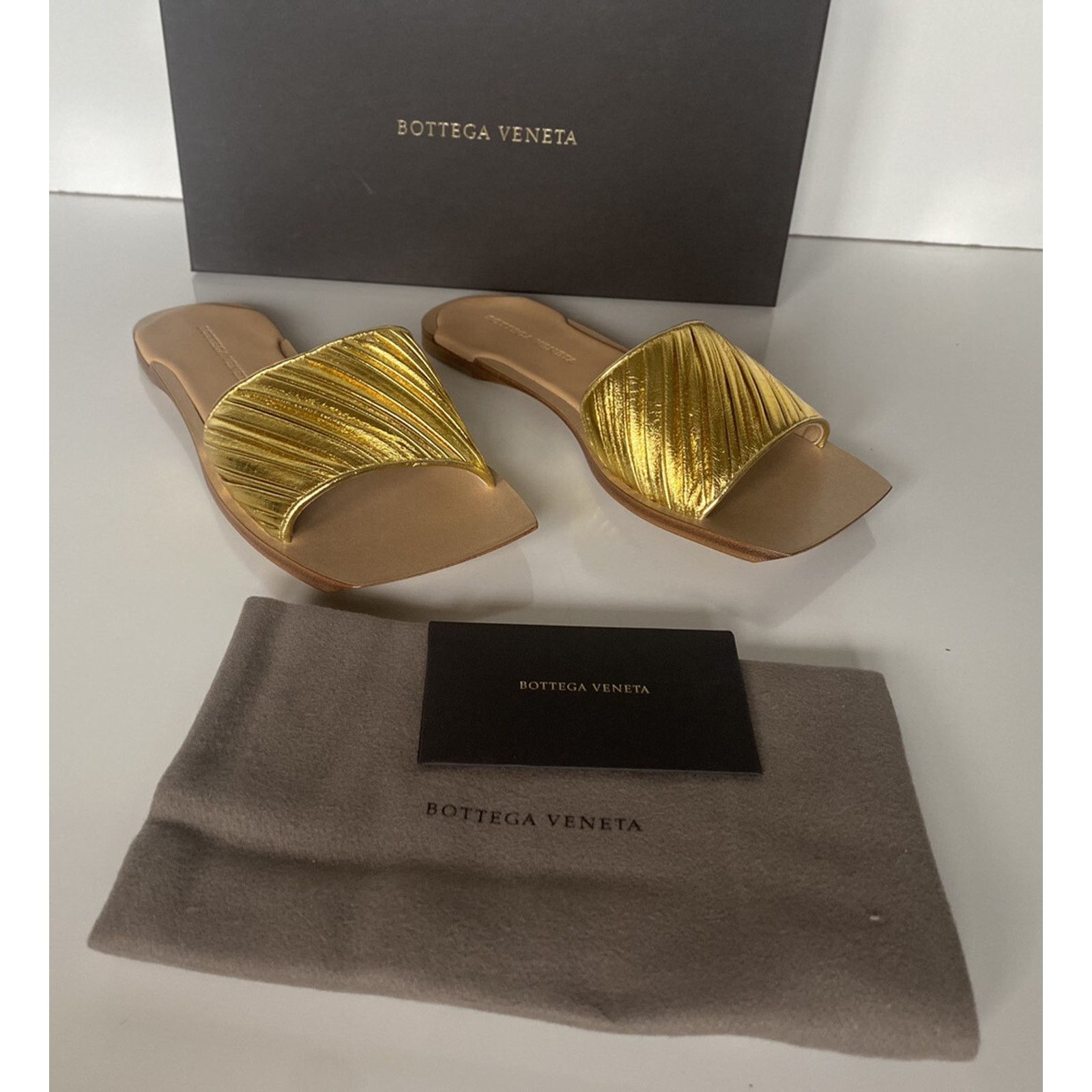 Bottega Veneta Bottega Veneta Women's Gold Sandals 9 US (39 Eu) 578409 Size US 9 / IT 39 - 1 Thumbnail