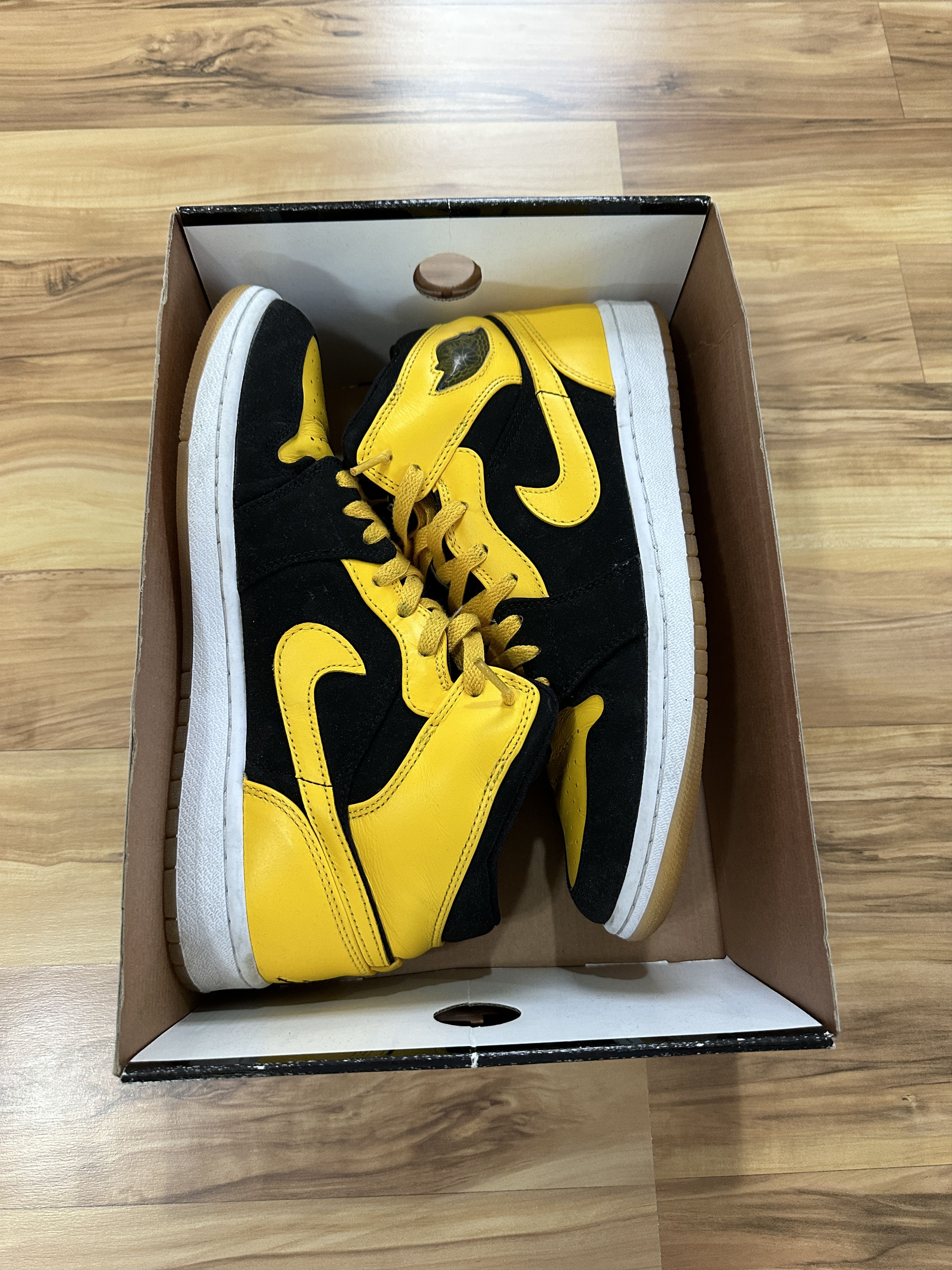 image of Jordan Nike Jordan 1 Mid "new Love" Size 10 Shoes, Men's