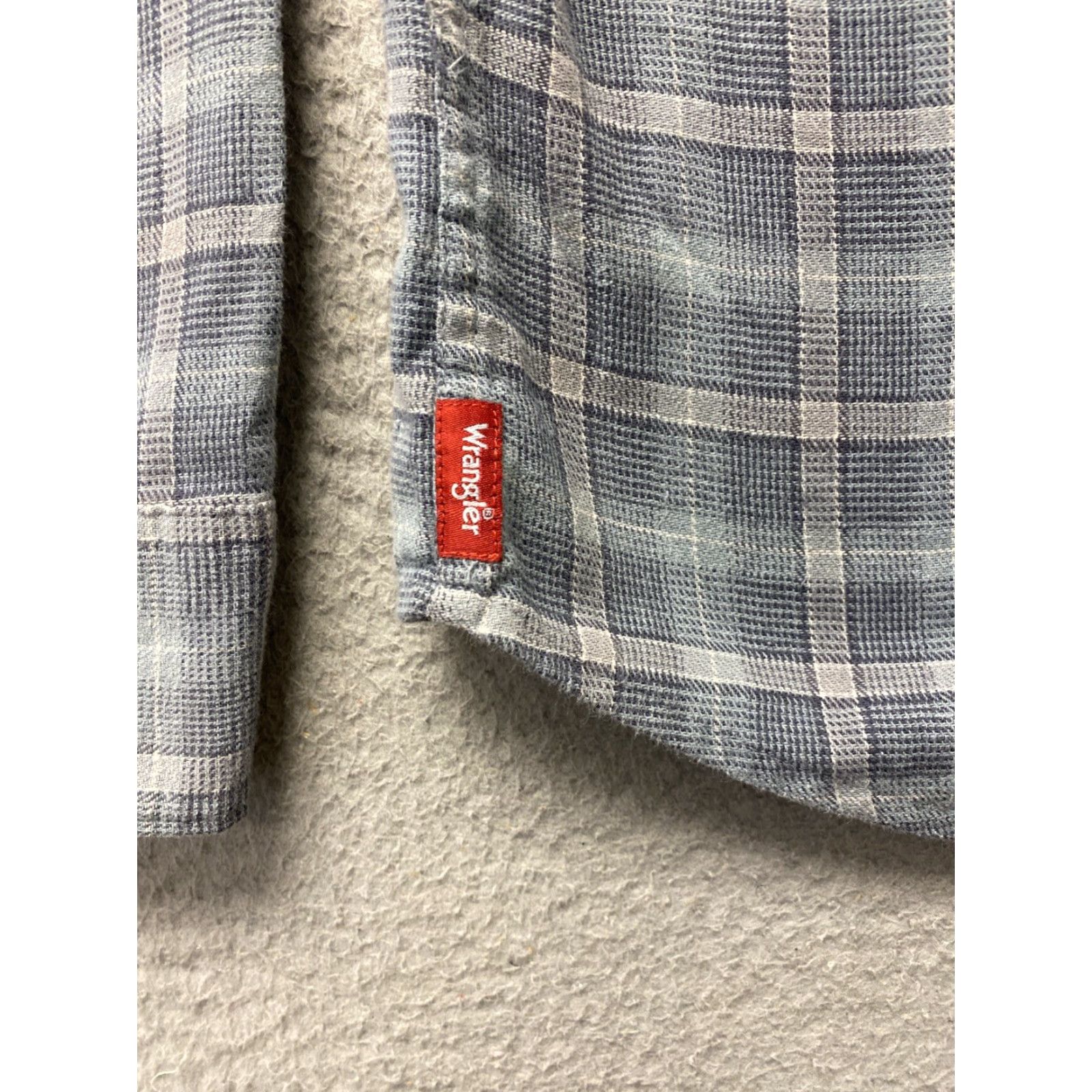 Wrangler VINTAGE? wait, not vintage. Wrangler Men's Shirt Long Sleeve Button Up Small Gray Plaid Cotton Blend with Wrangler Logo /126-33 Size US S / EU 44-46 / 1 - 3 Thumbnail