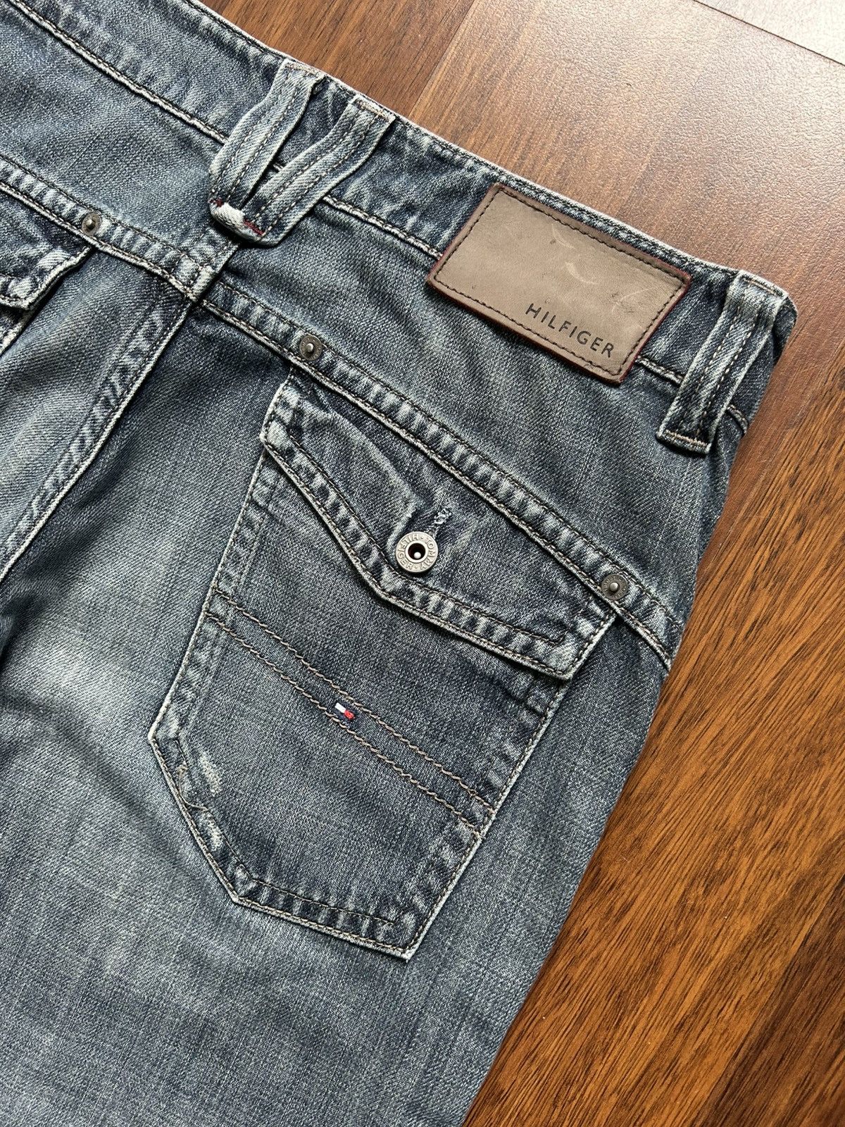 Tommy Hilfiger Vintage Tommy Hilfiger Faded Jeans Y2K 90s Distressed Sz 31 Size US 31 - 4 Thumbnail
