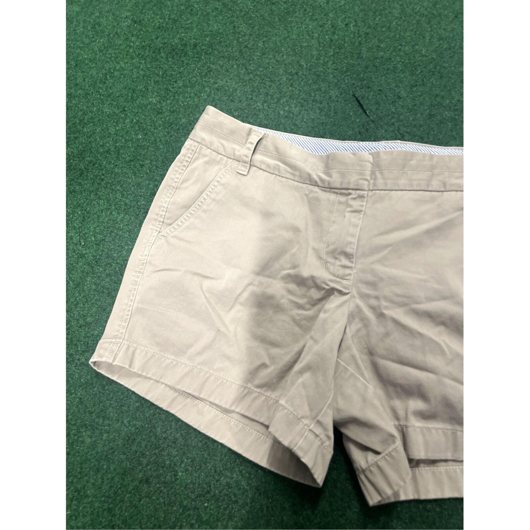 J.Crew J. Crew Classic Twill City Fit Chino Booty Shorts Weathered Broken In Khaki 12 Size 34" / US 12 / IT 48 - 2 Thumbnail