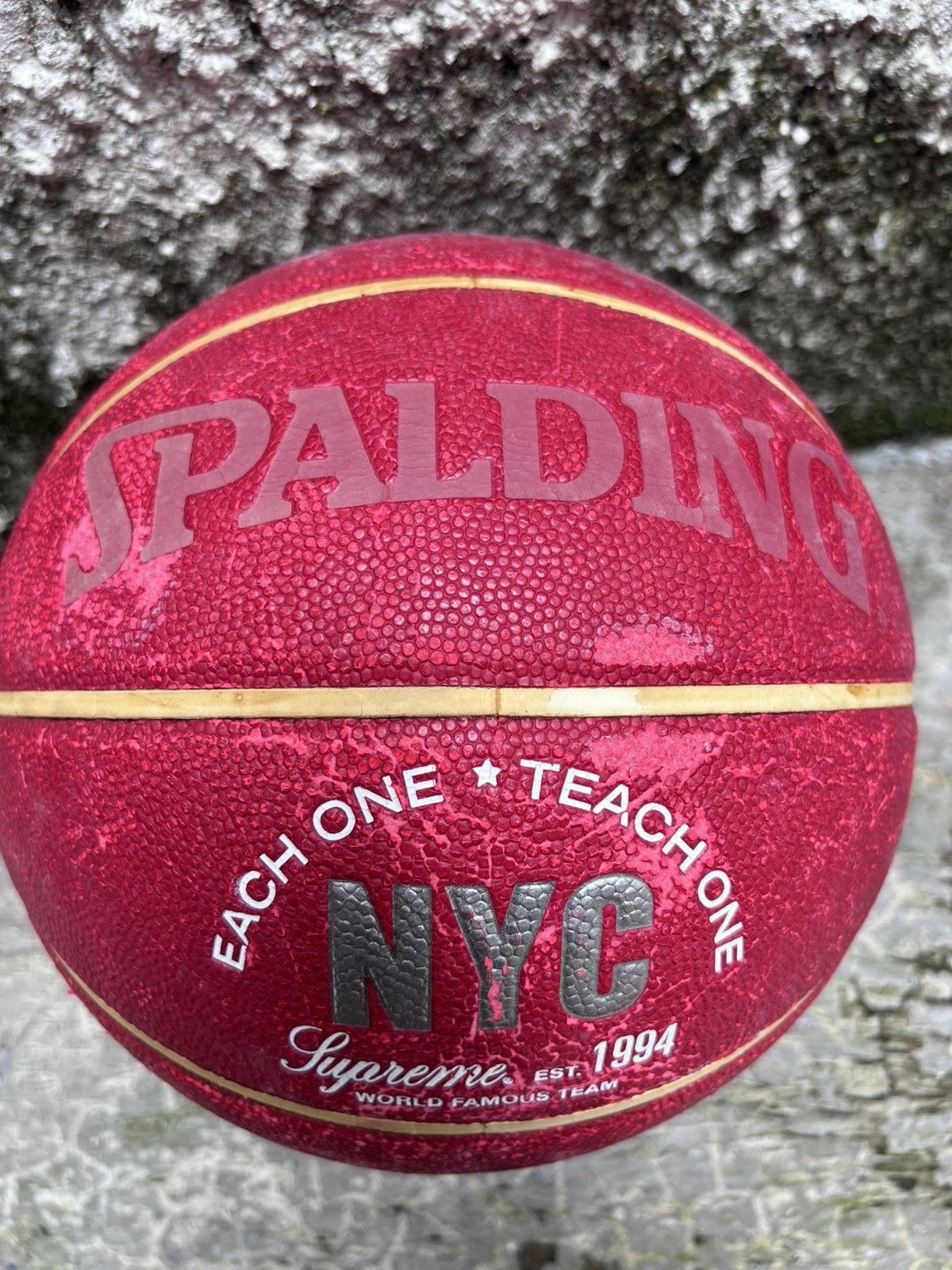 Spalding × Supreme Supreme x Spalding Basketball 1/70 1996 ONE WORLD FAMOUS Size ONE SIZE - 3 Thumbnail