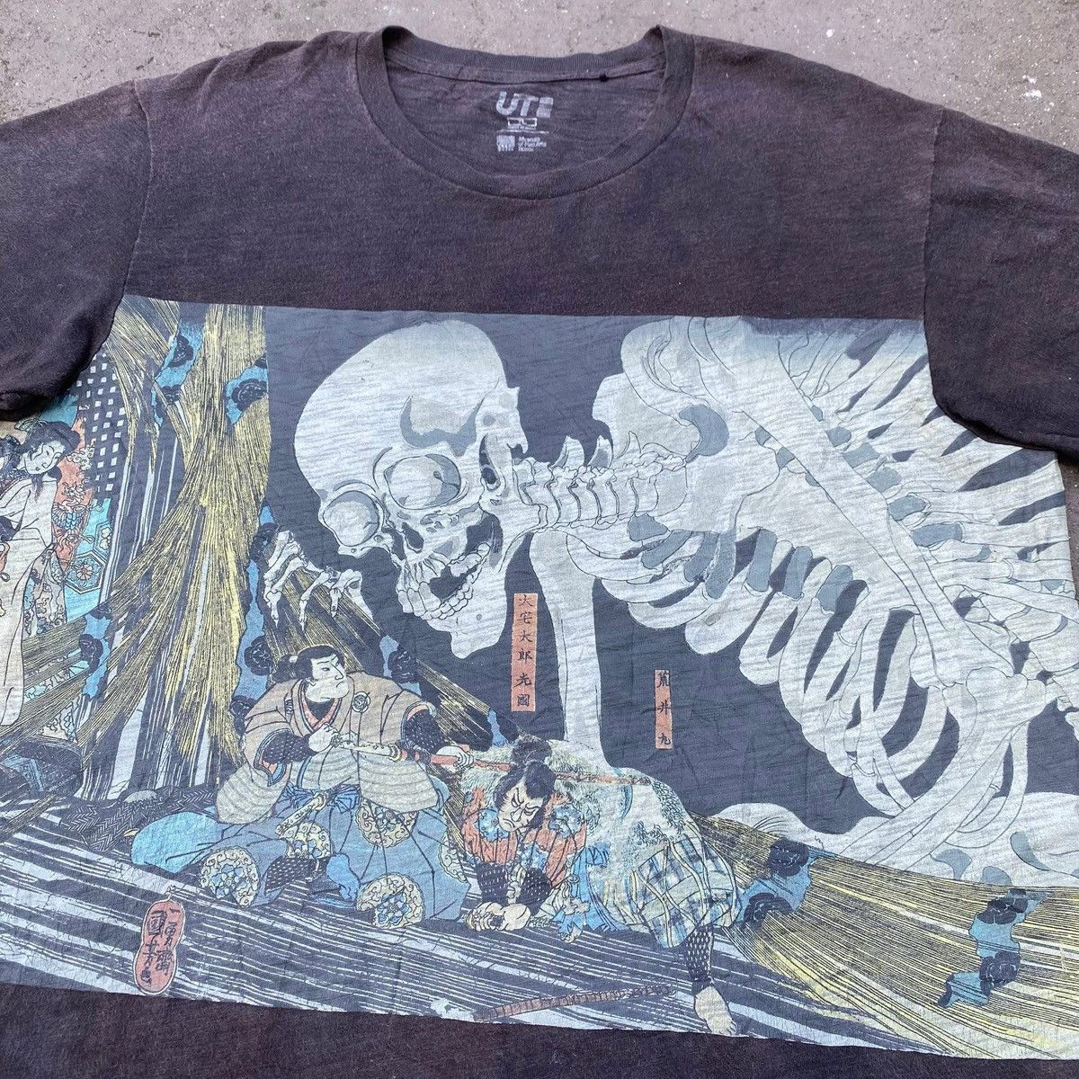 Uniqlo RARE ‼️ Utagawa Kuniyoshi Size US XL / EU 56 / 4 - 2 Thumbnail