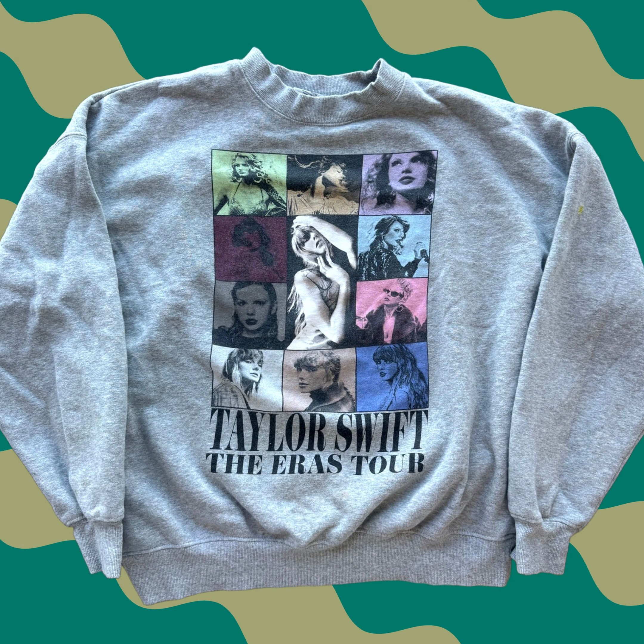 Vintage VINTAGE Taylor Swift Eras Tour Grey Signature Crewneck Sweatshirt Women's XL Size XL / US 12-14 / IT 48-50 - 1 Thumbnail