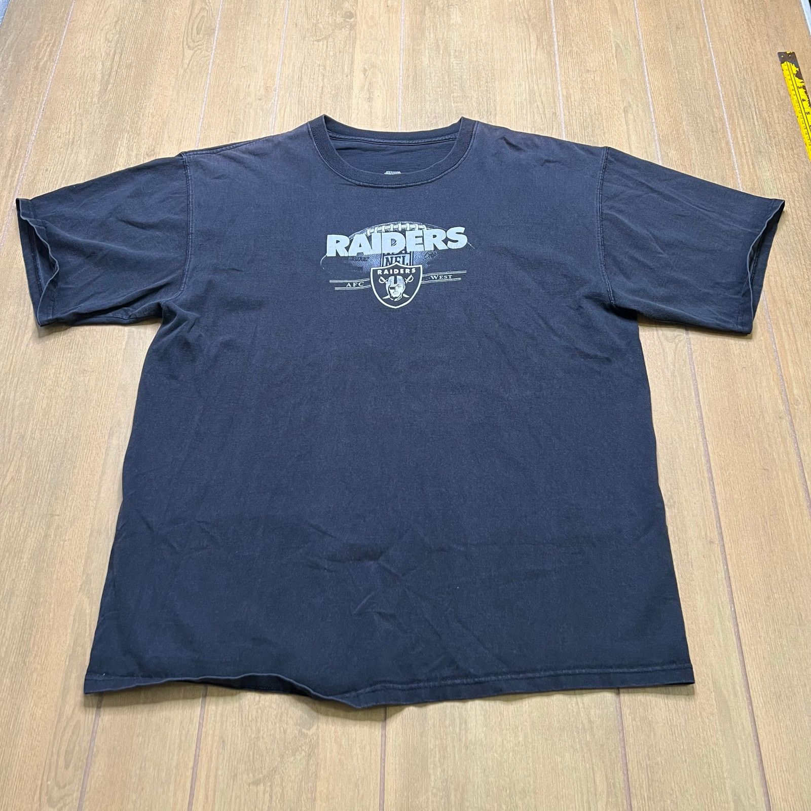 Vintage Vintage Oakland Raiders NFL T Shirt Sz XL Black Football Size US XL / EU 56 / 4 - 1 Thumbnail