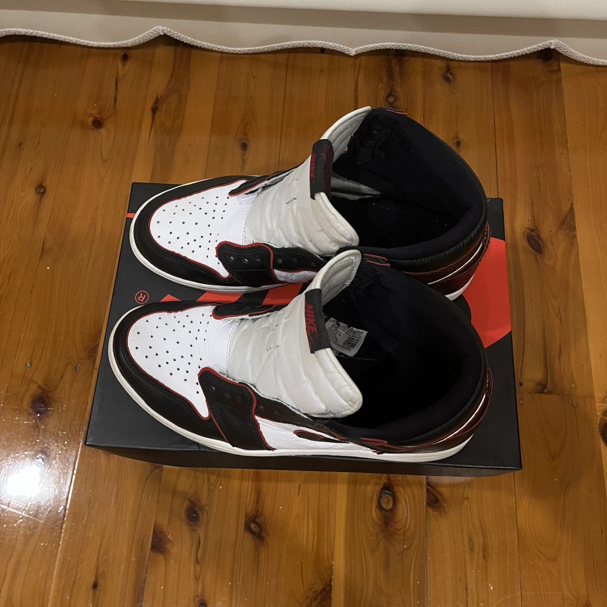 Jordan Brand Jordan 1 Retro High ‘Bloodline’ Size US 10 / EU 43 - 4 Thumbnail
