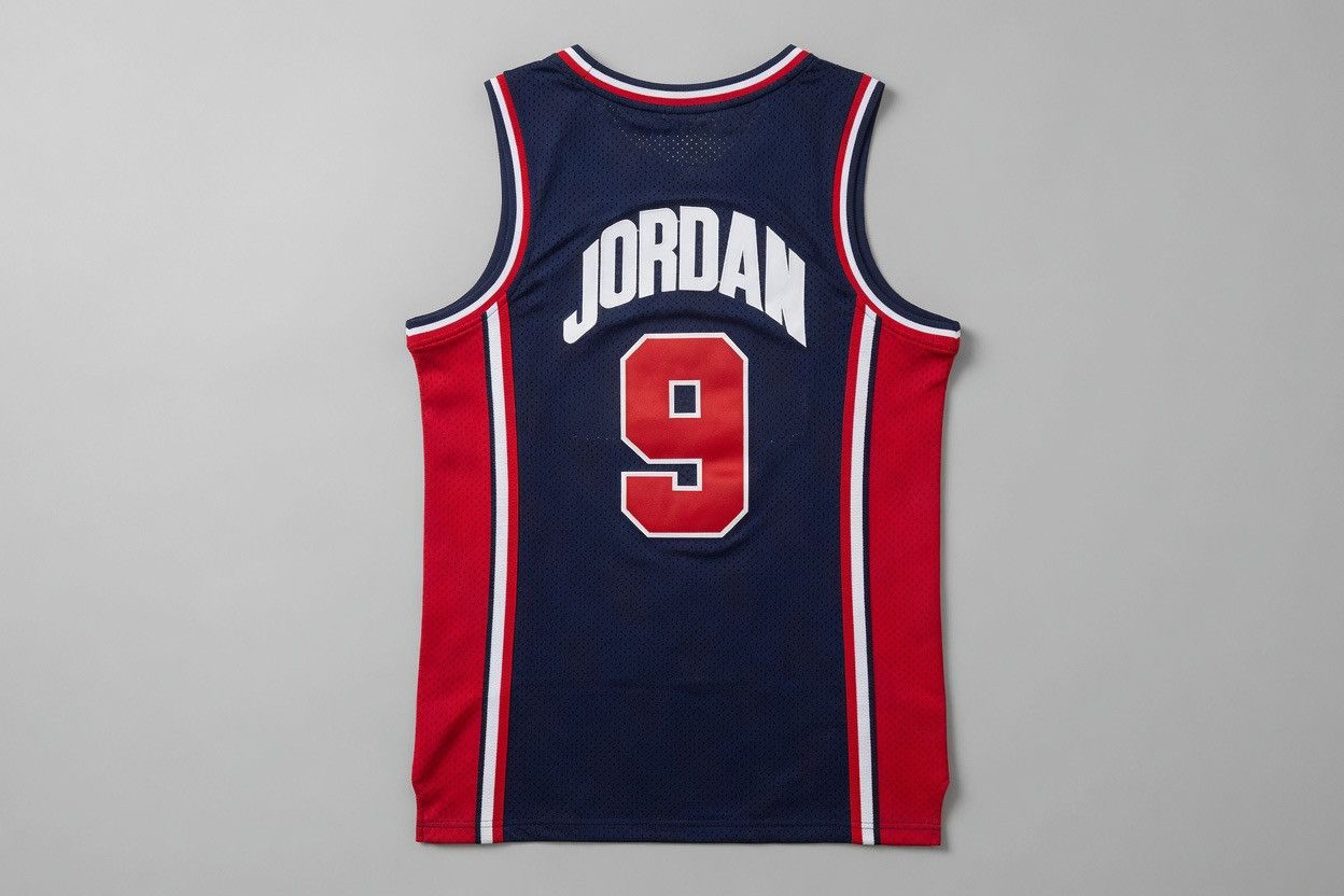 NBA Retrò Maglia Michael Jordan "USA" - M Size US M / EU 48-50 / 2 - 3 Thumbnail