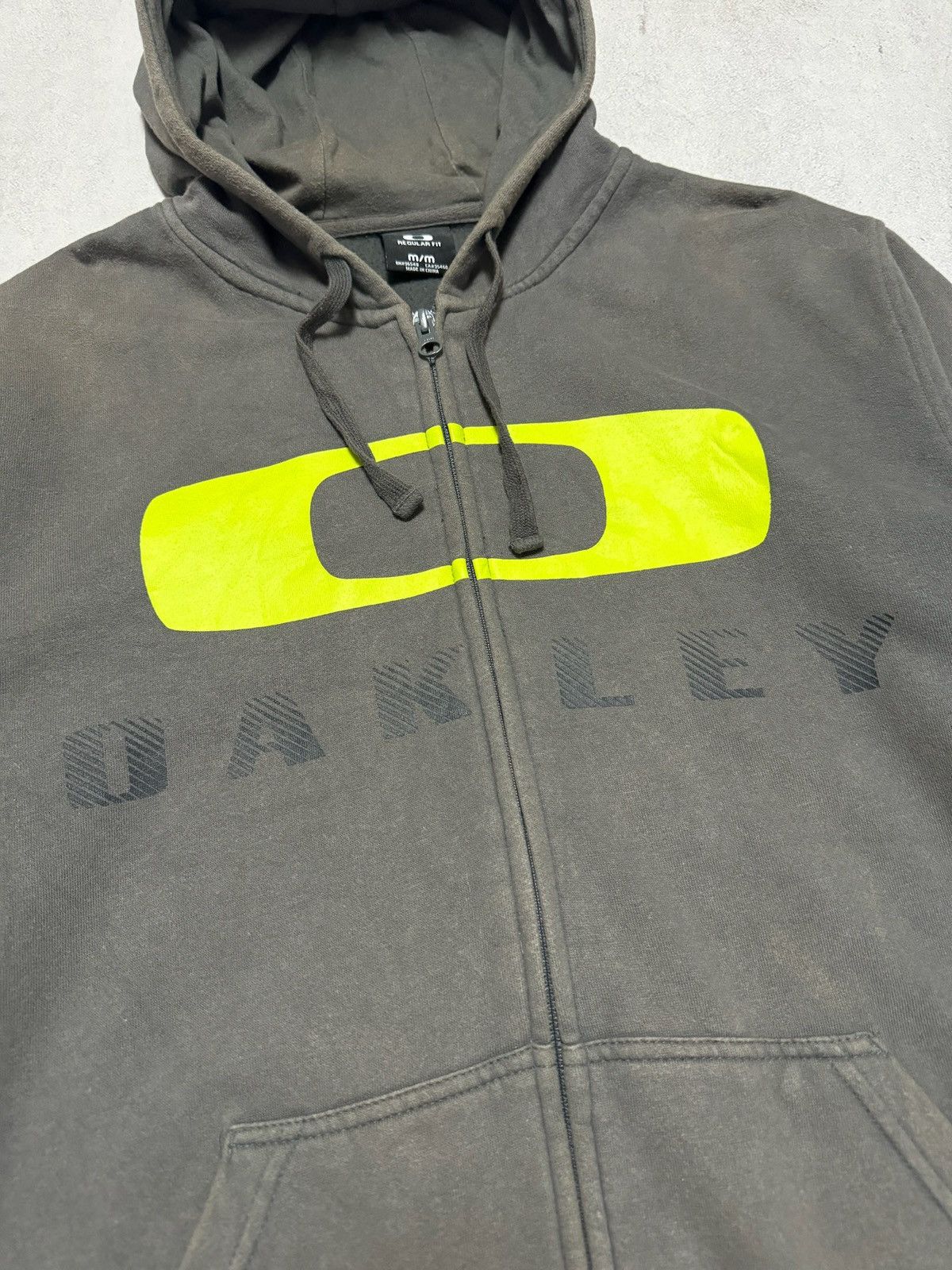 Japanese Brand × Oakley Vintage Oakley Hoodie Zip Big Logo Baggy Faded Y2K 90s Size US M / EU 48-50 / 2 - 4 Thumbnail