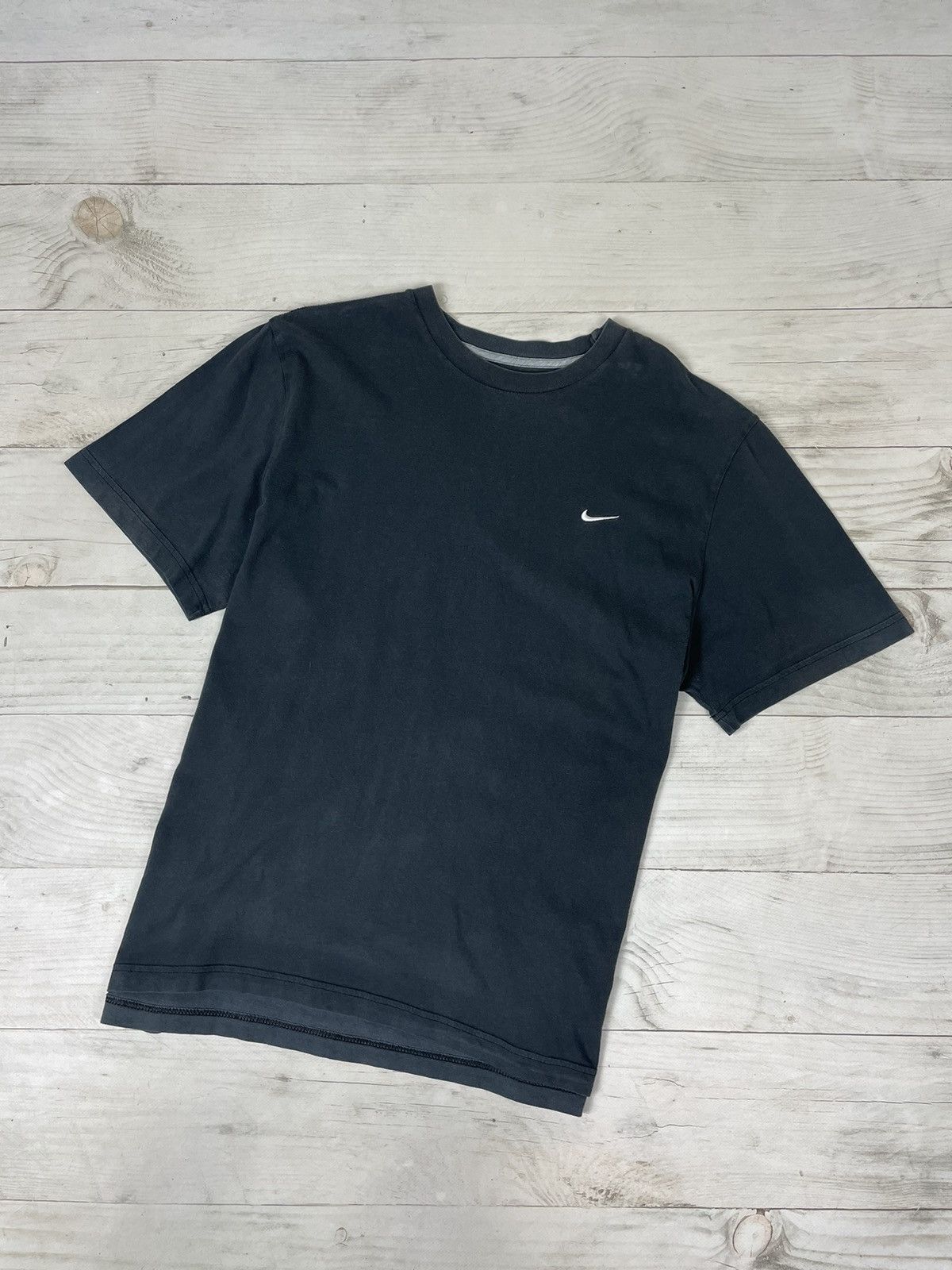 Nike Vintage Nike T-Shirt Mini Swoosh 00s Faded Y2K Size US XL / EU 56 / 4 - 1 Thumbnail