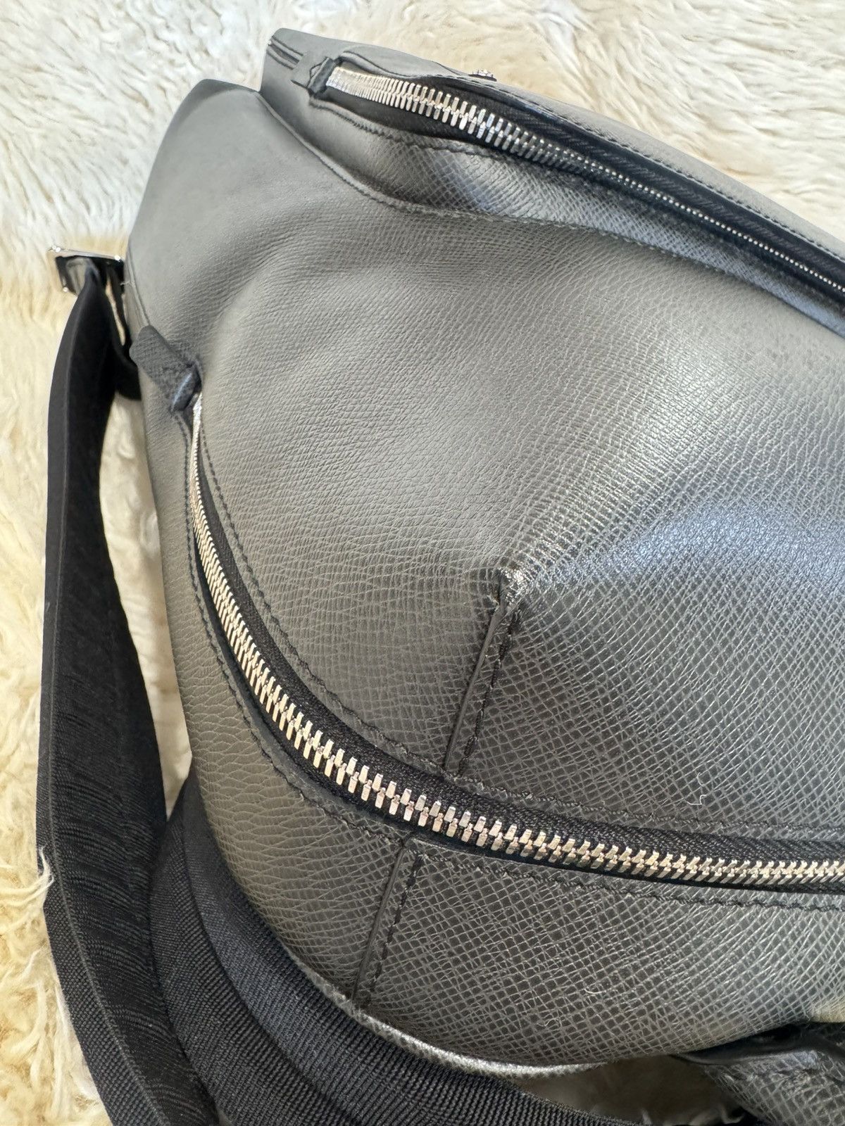 Louis Vuitton Louis Vuitton Taiga Grigori Gray Backpack Ardoise Leather Size ONE SIZE - 17 Thumbnail