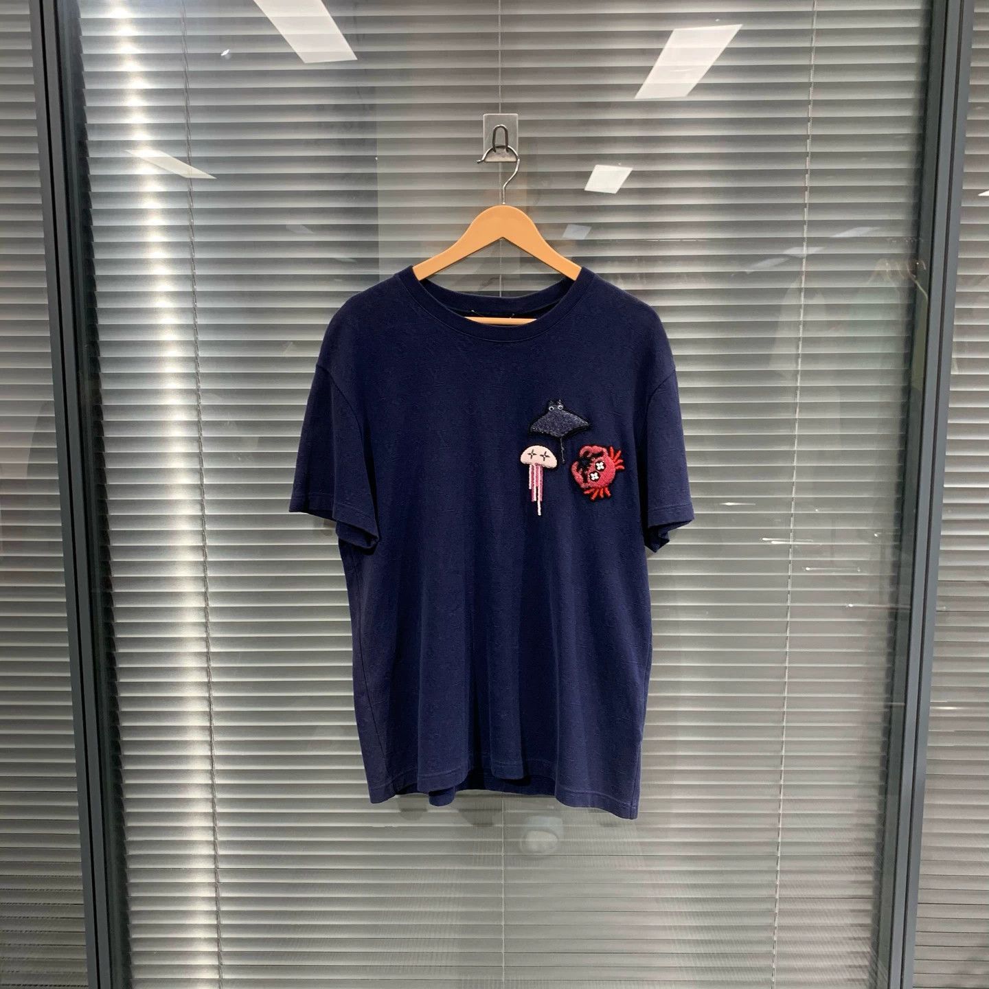 Louis Vuitton Blue Short-Sleeve Shirt with Embroidered Sea Creatures Size US S / EU 44-46 / 1 - 1 Thumbnail