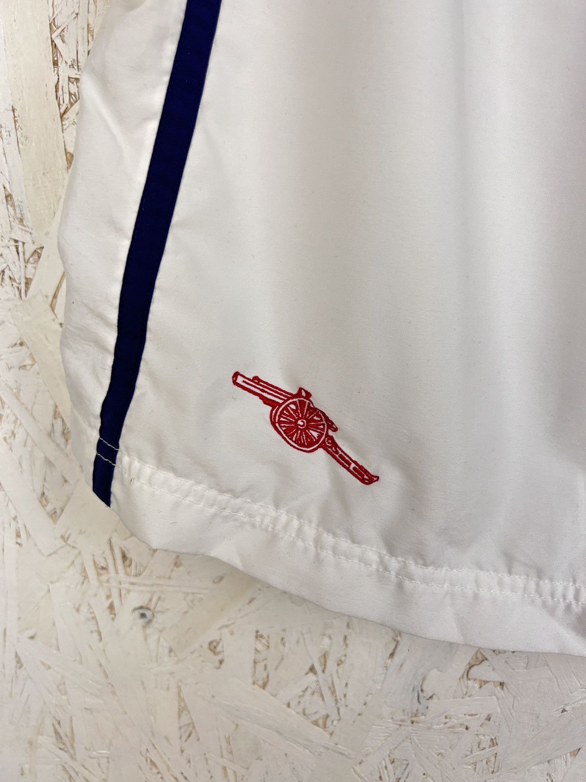 Nike 90s Vintage Nike Arsenal FC 1998/2000 Home Kit Shorts Size US 36 / EU 52 - 2 Thumbnail