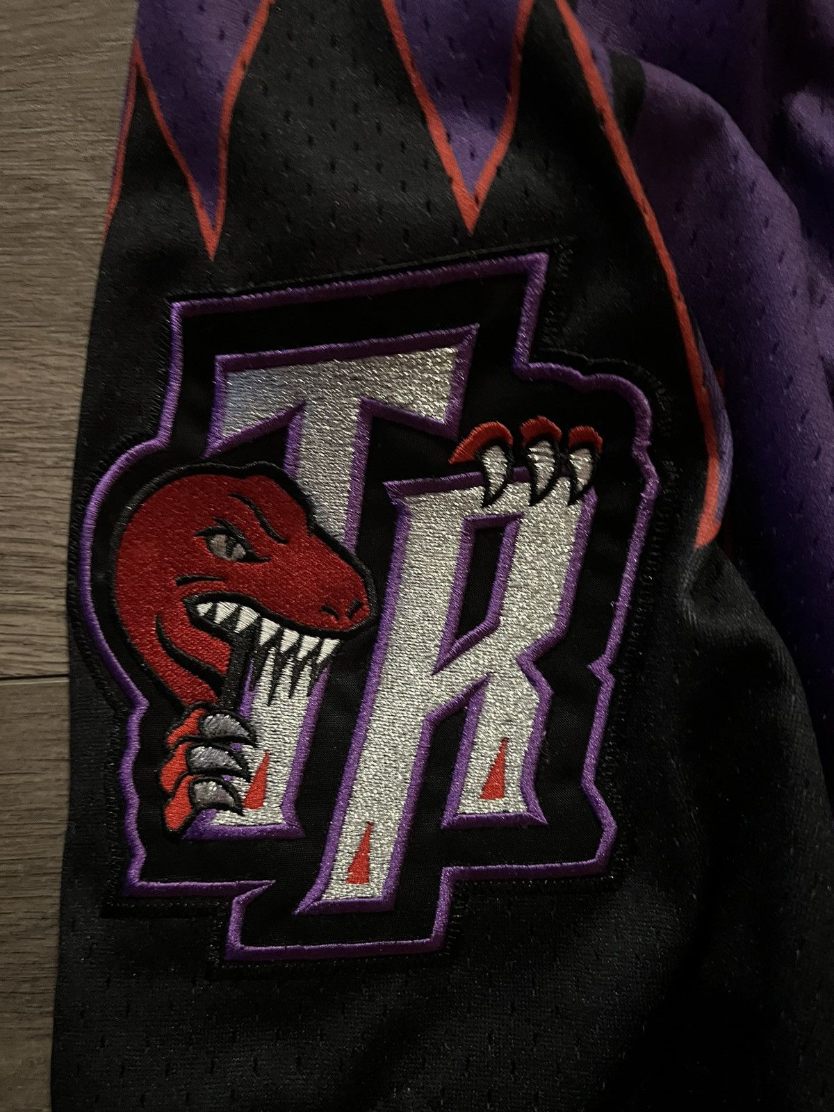 Mitchell & Ness Mitchell Ness Toronto Raptors Authentic Shorts 98 99 Size US 30 / EU 46 - 3 Thumbnail