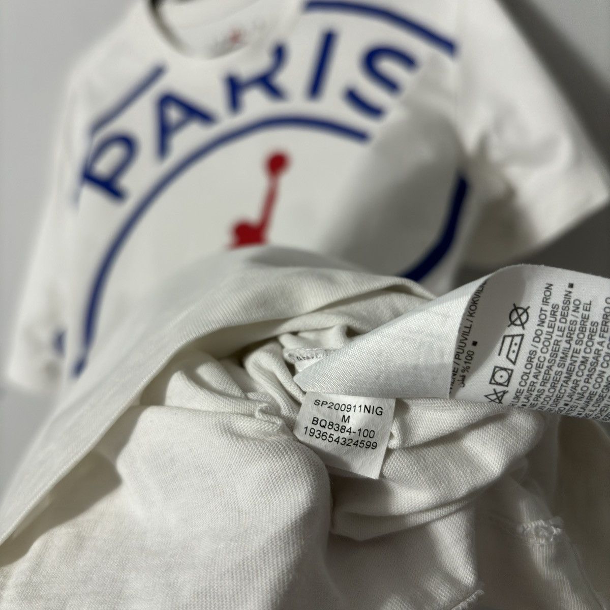 Jordan Brand × Nike PSG Paris Nike Jordan Men SS White Logo Tee Shirt Top Kit Size US M / EU 48-50 / 2 - 7 Thumbnail