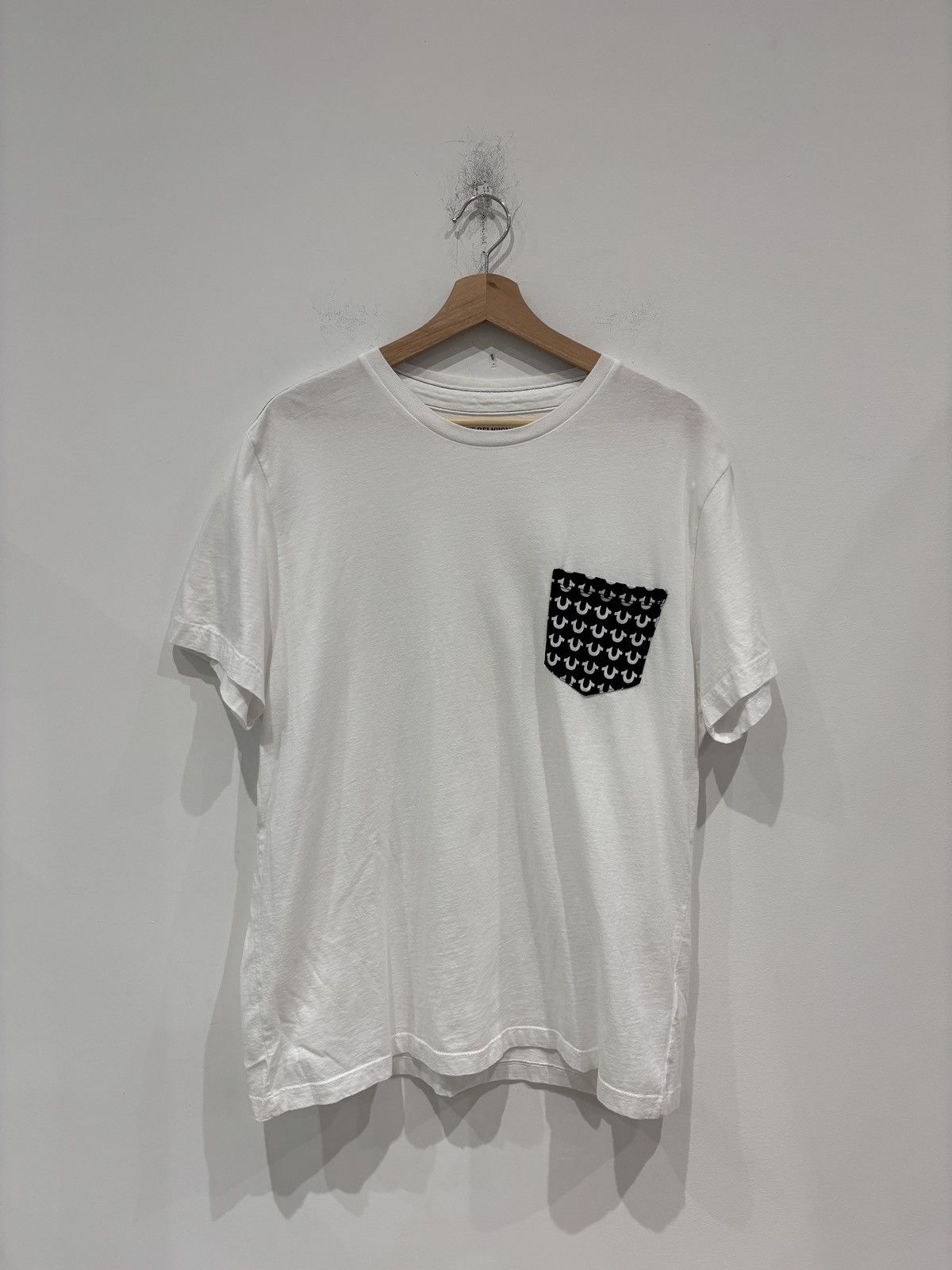 True Religion True Religion Pocket Tee White/Black Size: XL Size US XL / EU 56 / 4 - 1 Thumbnail