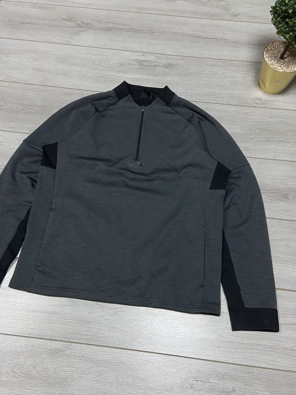 Vintage Oakley vintage 1/3 zip vintage centr logo Size US L / EU 52-54 / 3 - 3 Thumbnail