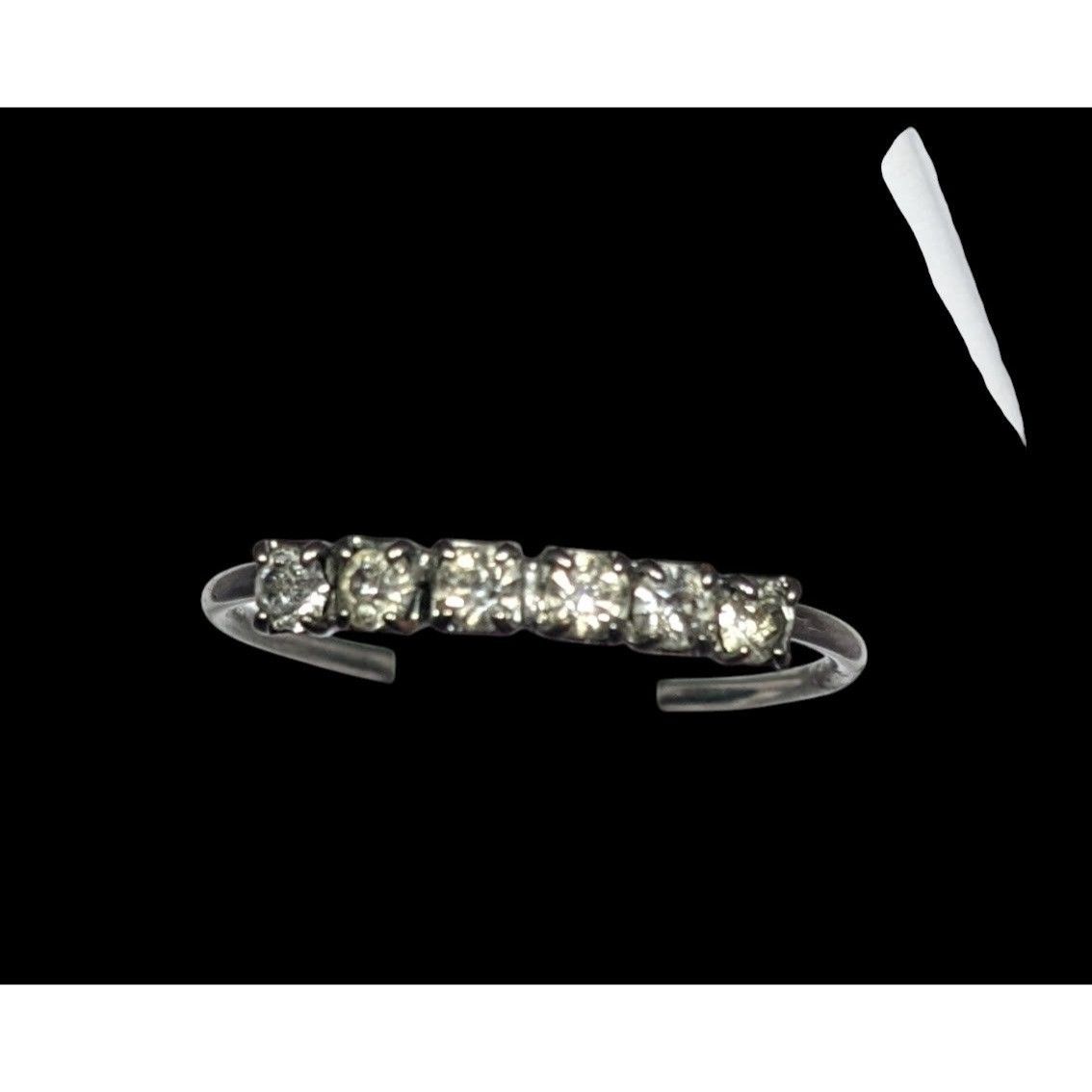 Other Simple Elegant Rhinestone Line Silver Tone Ring Size 8 1/4 Size ONE SIZE - 8 Thumbnail