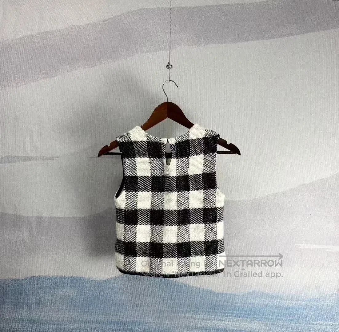 Dior Dior Black and White Check Wool Sweater Vest. Size XS / US 0-2 / IT 36-38 - 2 Thumbnail