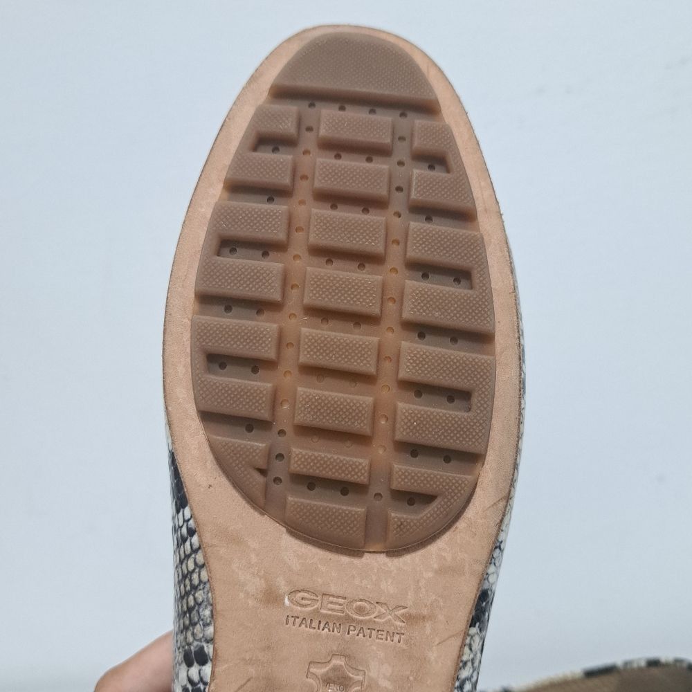 Geox Geox Respira Phython Print Drive Moccasin Loafer Faux Leathe Size US 7 / IT 37 - 12 Thumbnail