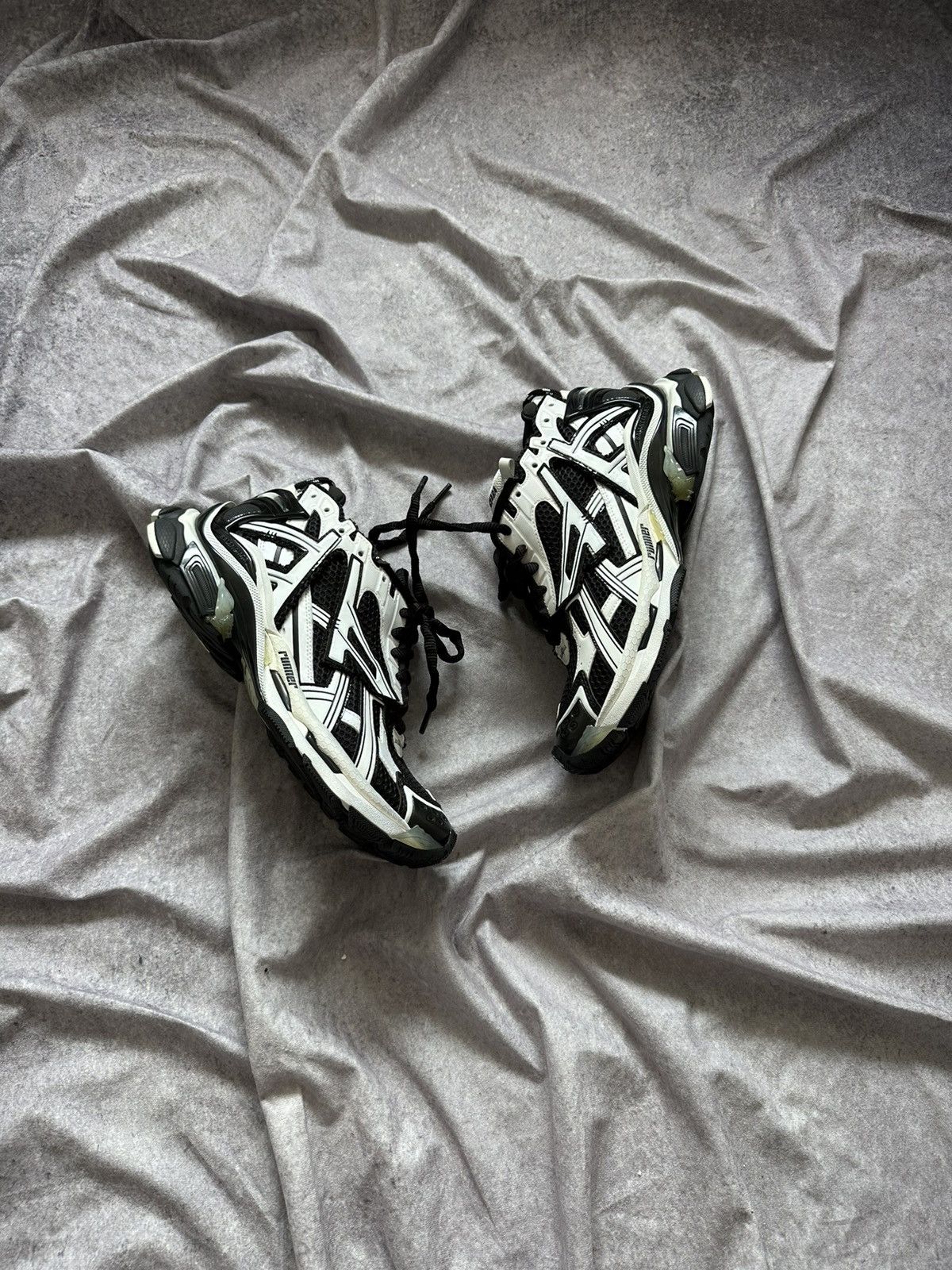 Balenciaga Balenciaga Runner White / Black Sneakers Shoes Size US 7 / EU 40 - 3 Thumbnail