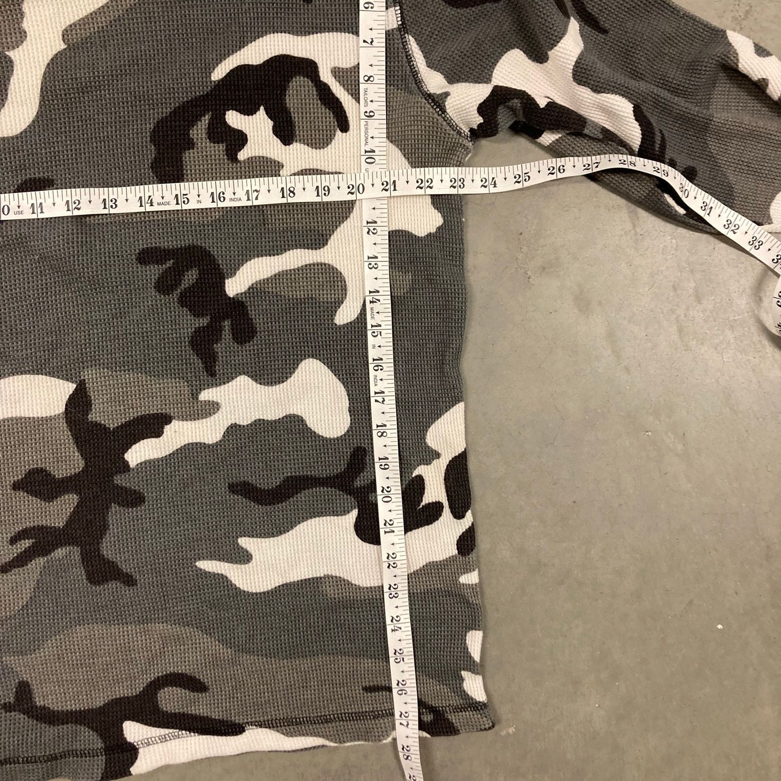 Vintage Y2K camo thermal T-Shirt Size US L / EU 52-54 / 3 - 3 Thumbnail