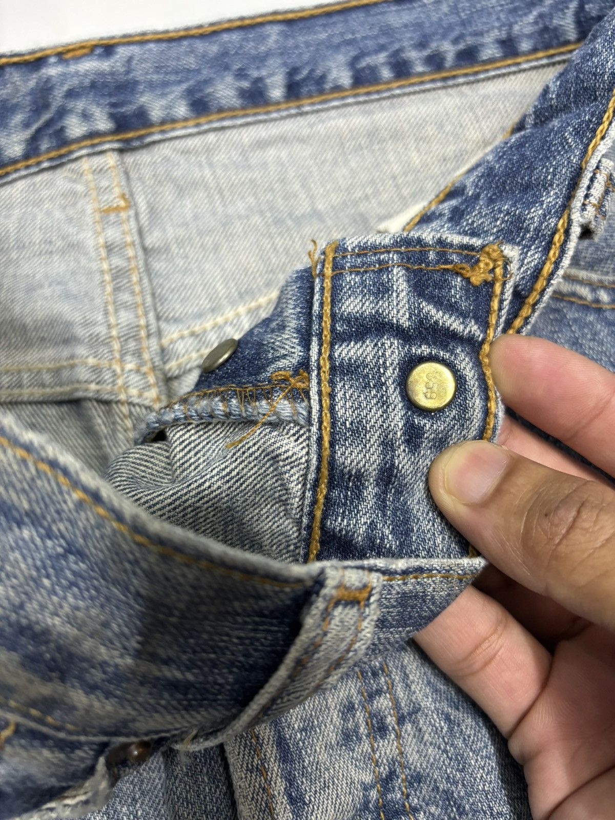 Levi's VINTAGE LEVIS 501 KURT COBAIN DISTRESSED DENIM JEANS Size US 30 / EU 46 - 13 Thumbnail