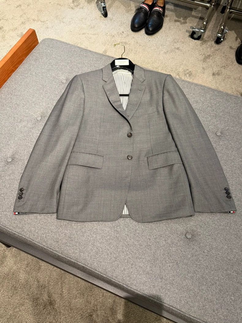 Thom Browne THOM BROWNE2Classic Medium Grey Solid Blazer 2502-Nextarrow Size 46S - 3 Thumbnail