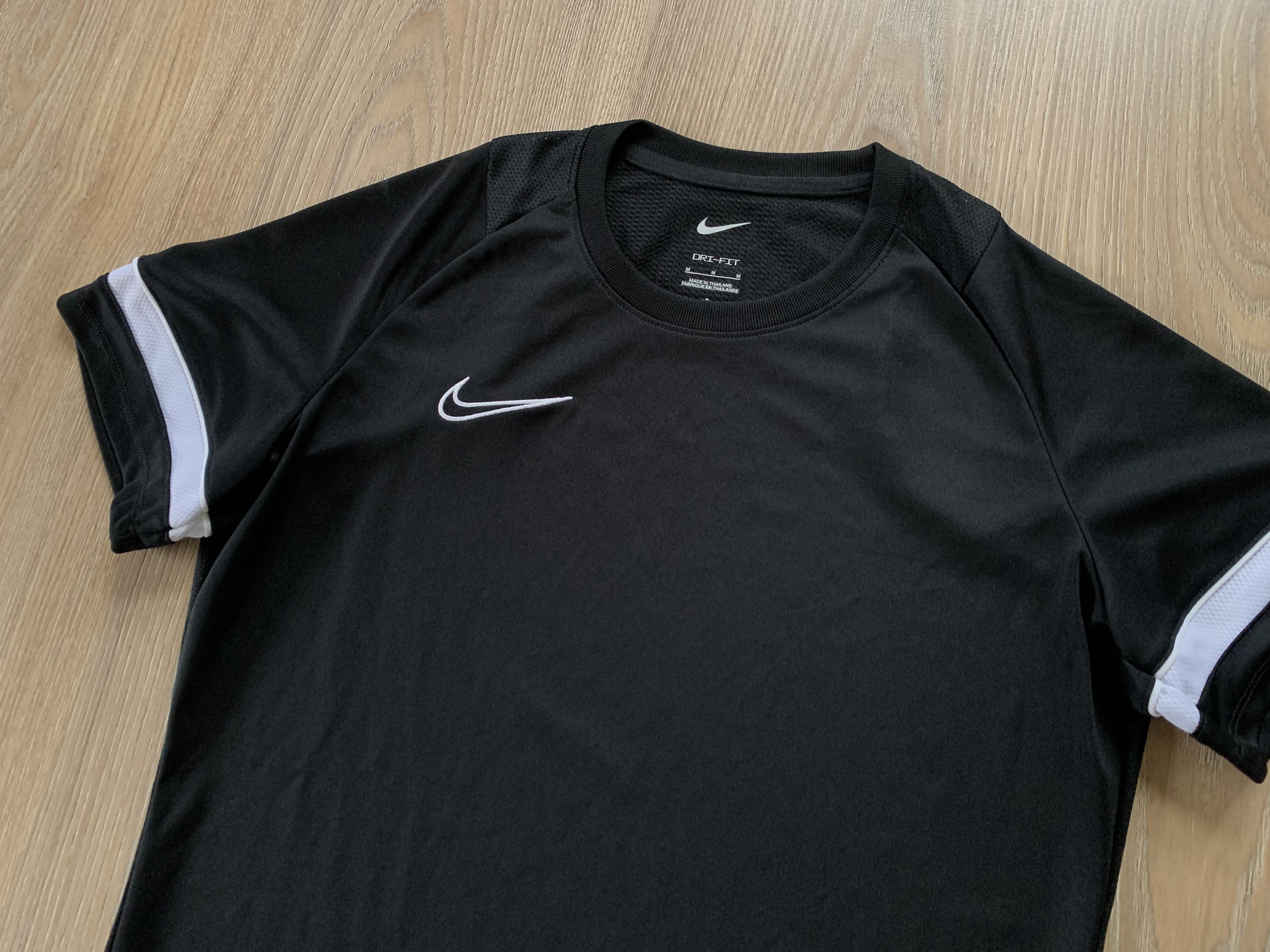 Nike Womens Nike Black Training T Shirt Size M / US 6-8 / IT 42-44 - 4 Thumbnail