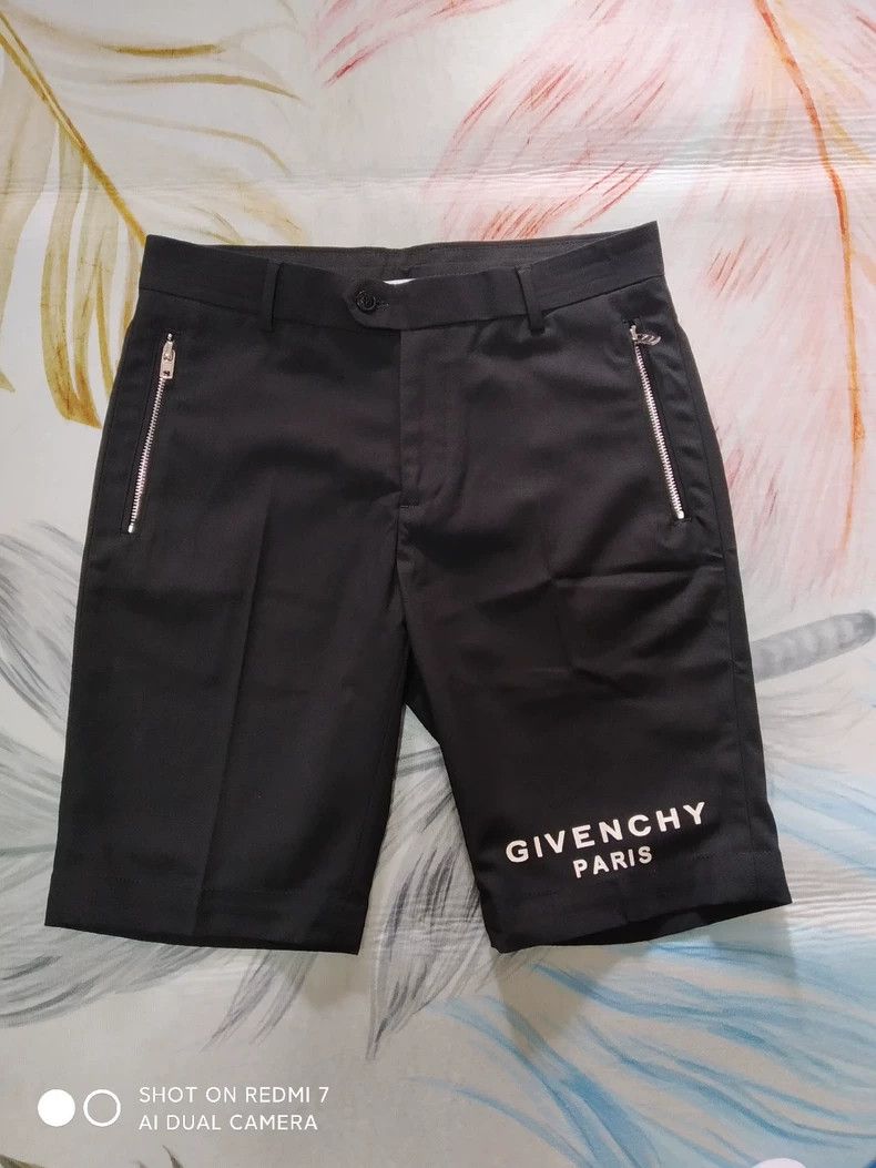 Givenchy Givenchy Men's Black Logo Shorts L - dmc Size US 32 / EU 48 - 1 Thumbnail