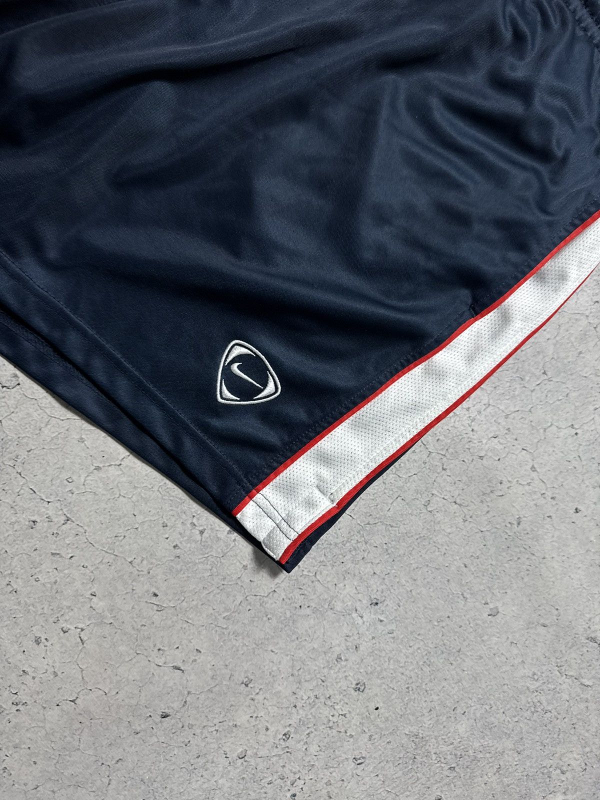 Nike Nike Vintage Shorts Swoosh Drill Y2K Size L Size US 34 / EU 50 - 2 Thumbnail