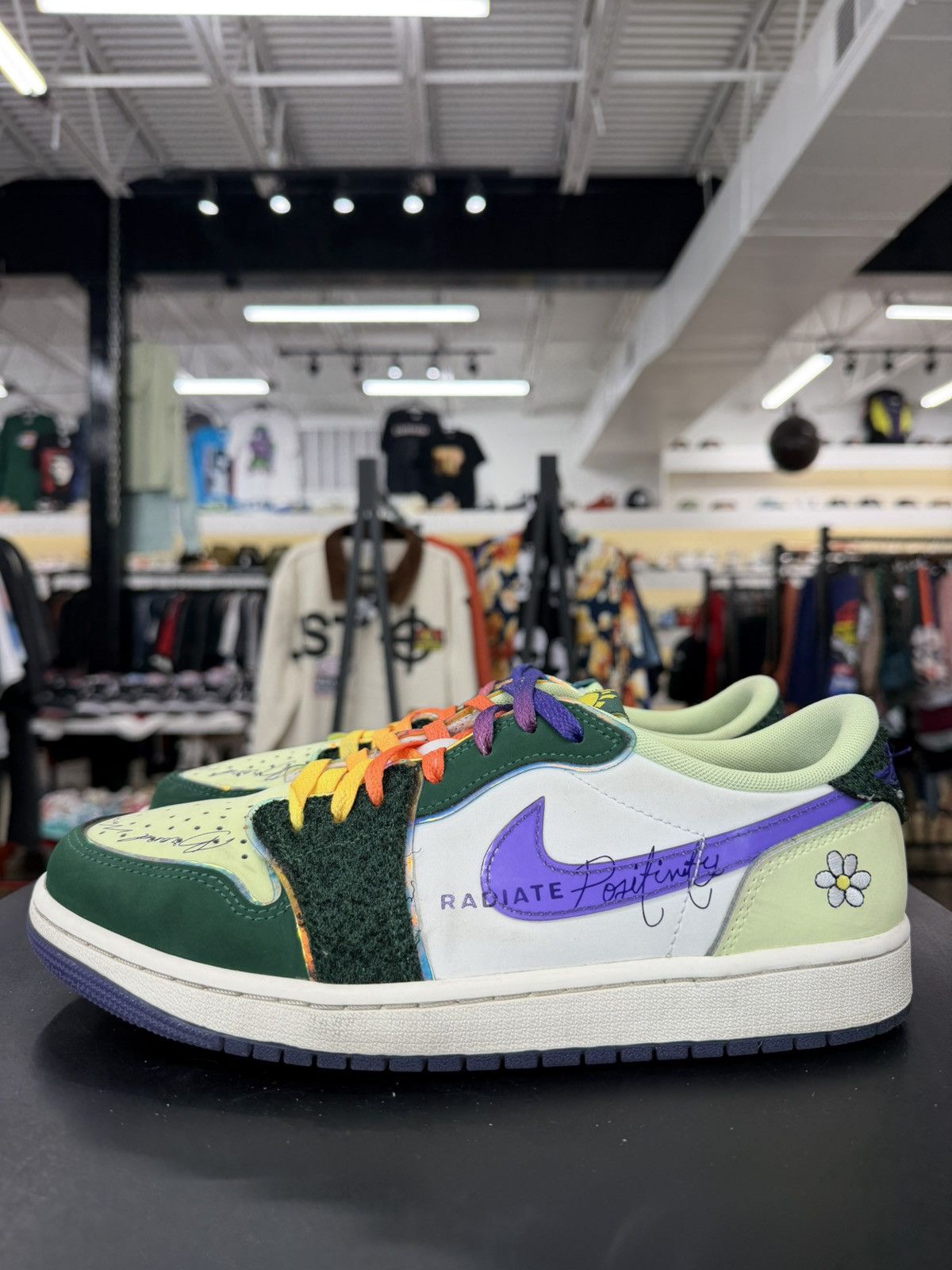 Jordan Brand Air Jordan 1 Low Doernbecher Size 9 (2023) Size US 9 / EU 42 - 7 Thumbnail