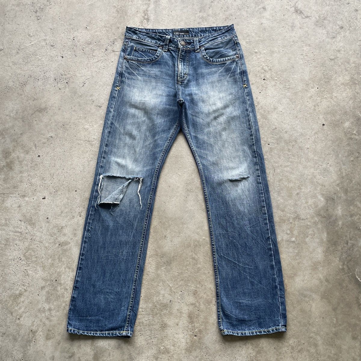 Japanese Brand Vintage Lee Japan Ripped Faded Distressed Jeans Pants W33 Size US 33 - 1 Thumbnail