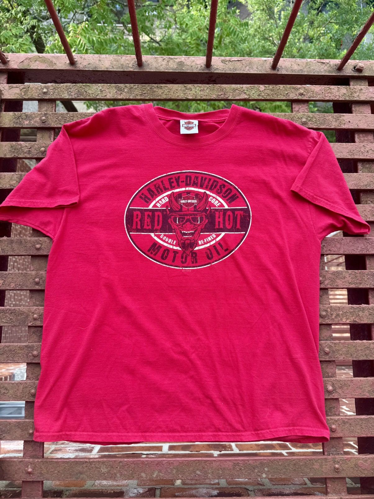 Harley Davidson VINTAGE Y2K 2013 Harley Davidson “Red Hot” Tee Size US XL / EU 56 / 4 - 1 Thumbnail