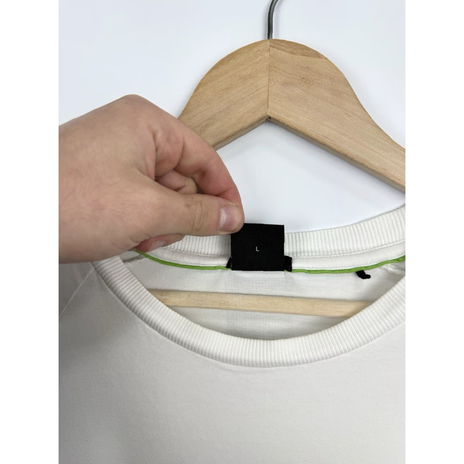 Hugo Boss HUGO BOSS T-Shirt Classic White Shirt Mens L Retro Rare Y2K 2000s Hype Luxury Vintage Size US L / EU 52-54 / 3 - 6 Thumbnail