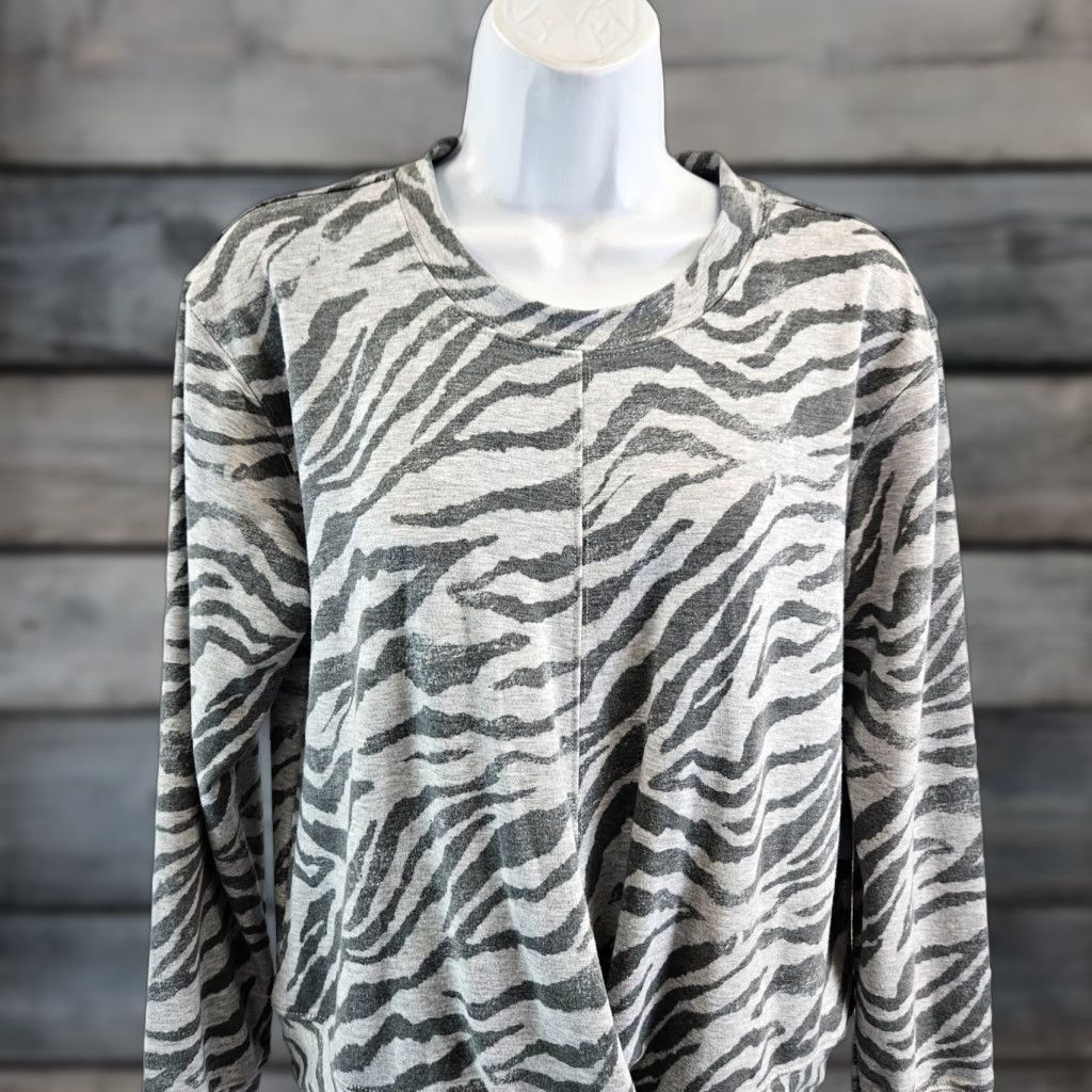 Vintage Knox Rose Womens Top Sz Small Gray Animal Print Twisted Front Long Sleeve Pullover Round Neck Size S / US 4 / IT 40 - 1 Thumbnail