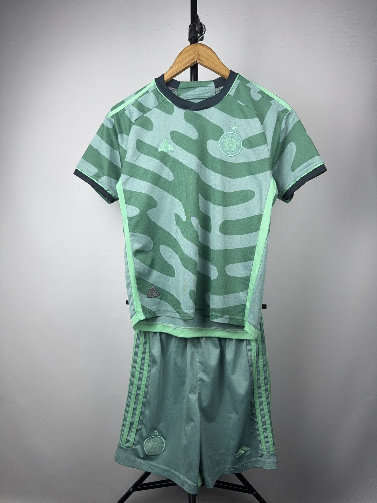 Adidas Celtic FC Adidas Camouflage Green Third Jersey & Shorts 26 Size US XXS / EU 40 - 1 Thumbnail