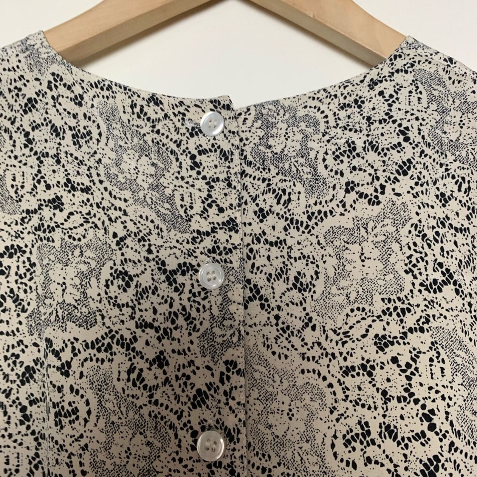 Vintage Vintage Silk Lace Print Button Back Blouse Womens Size Small Size S / US 4 / IT 40 - 7 Thumbnail