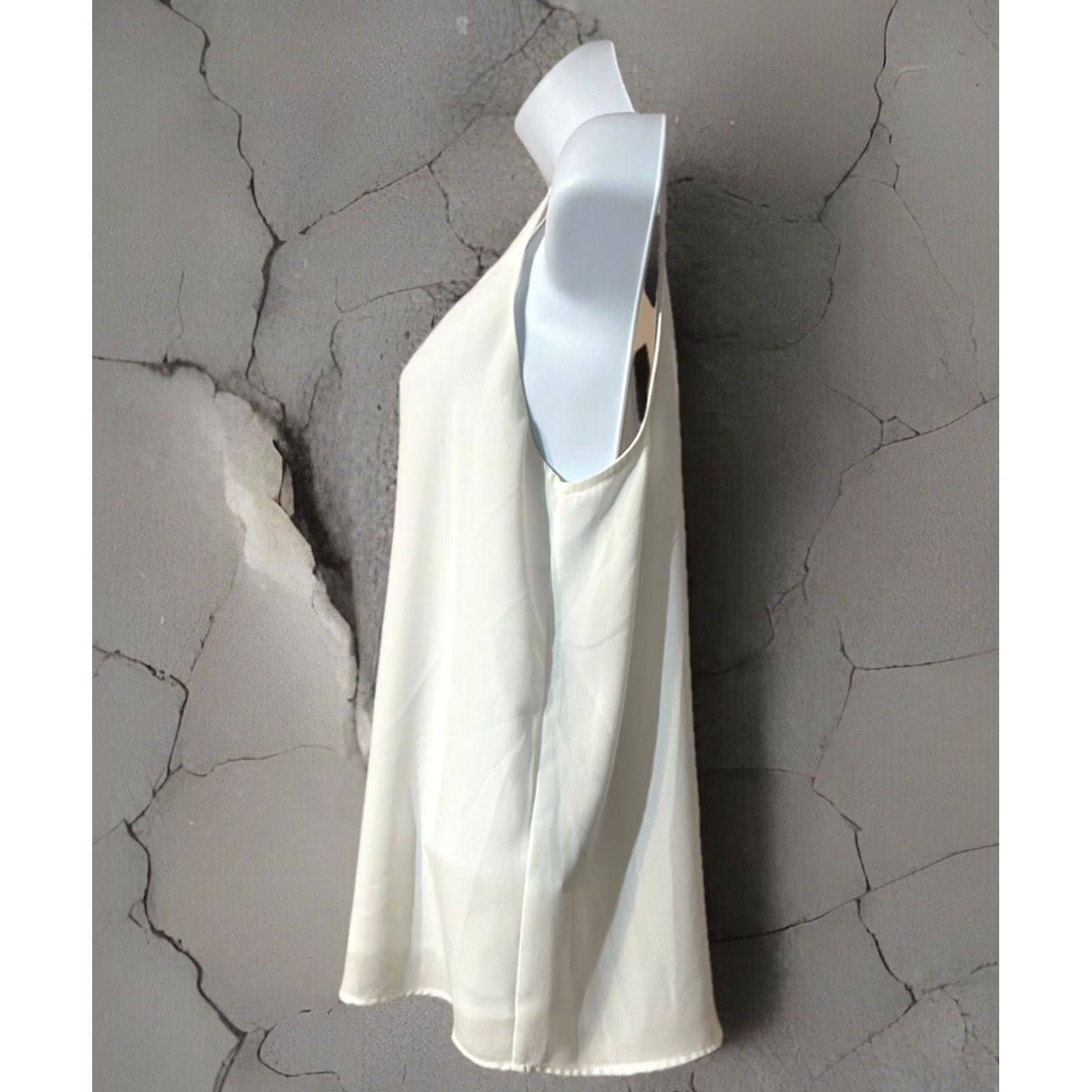 Forever 21 FOREVER 21 Shirt Womens S White Cami Top Women Small Scoop Neck Tank Sleeveless Light Size S / US 4 / IT 40 - 7 Thumbnail