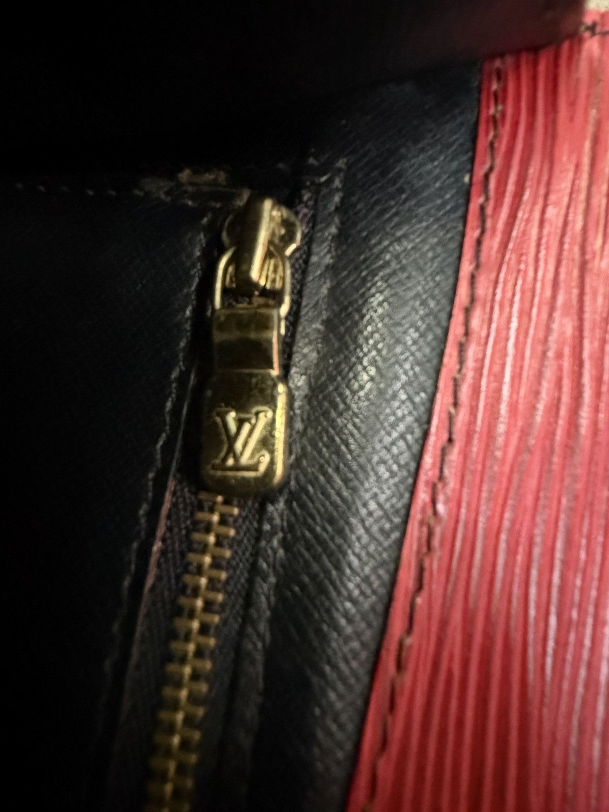 Louis Vuitton LOUIS VUITTON EPI CLUTCH BAG Size ONE SIZE - 10 Thumbnail