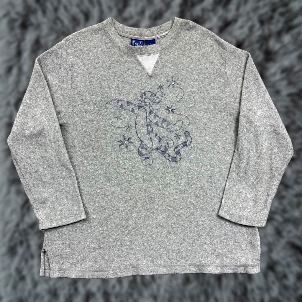 Disney VINTAGE Disney Winnie The Pooh Sweatshirt Womens XL Gray Fleece 90s Pullover Size XL / US 12-14 / IT 48-50 - 1 Thumbnail