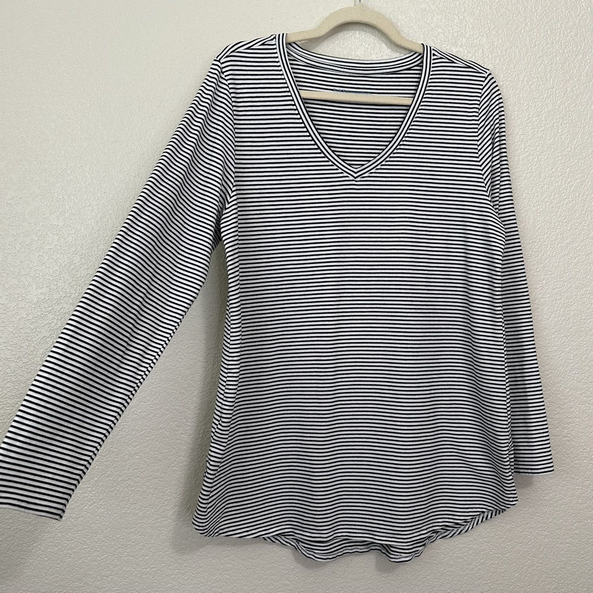 Other Soft Surroundings Pima Cotton V-neck Long Sleeves Tee Size L / US 10 / IT 46 - 2 Thumbnail